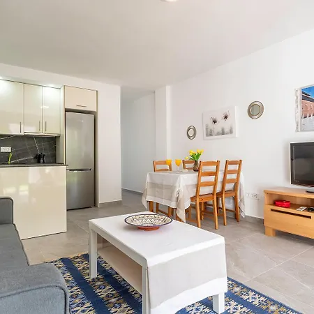 Apartment Paradise *